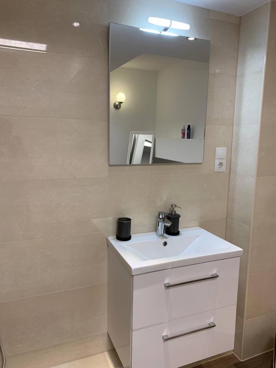 Central Private Rooms In Popular Neighborhood! Кёльн Экстерьер фото