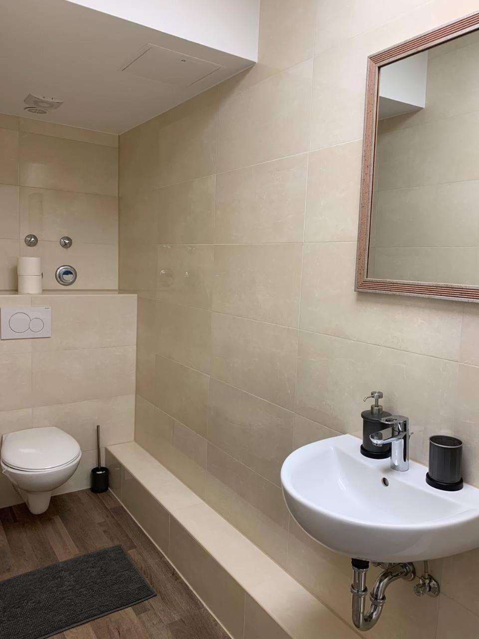 Central Private Rooms In Popular Neighborhood! Кёльн Экстерьер фото